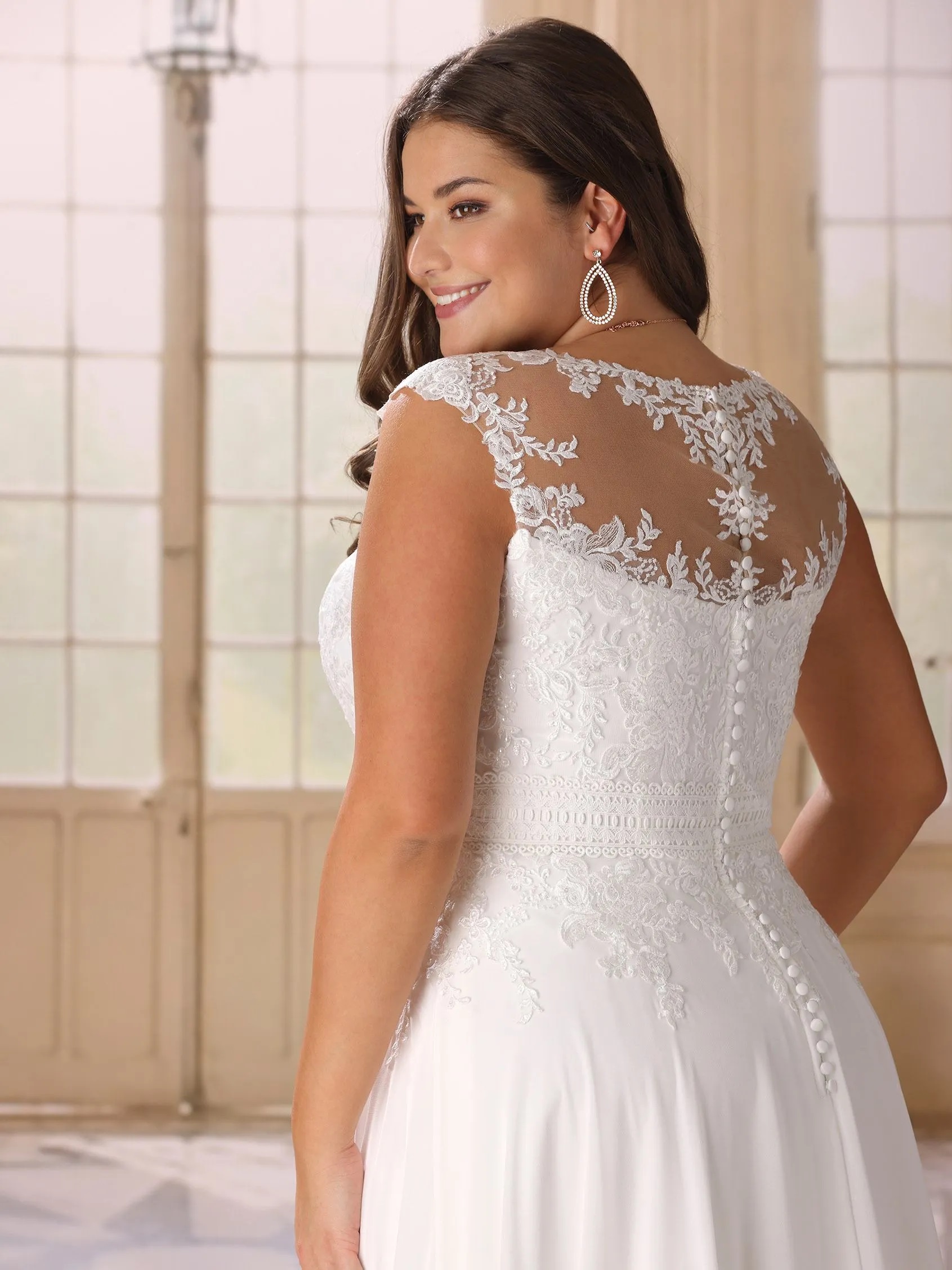 Vestido-novia-plus-size-pronovias-modelo-estel-sublime-wedding-shop-back